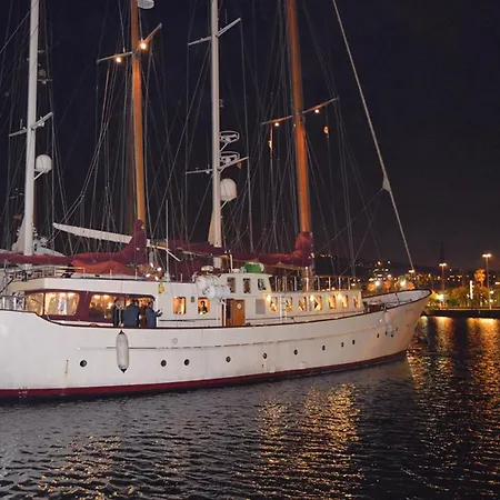 Southern Cross Botel *
