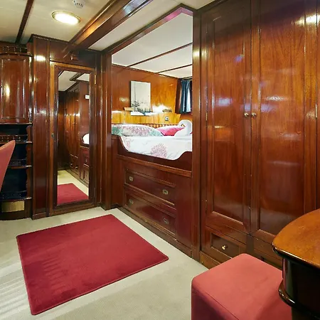 Botel Southern Cross